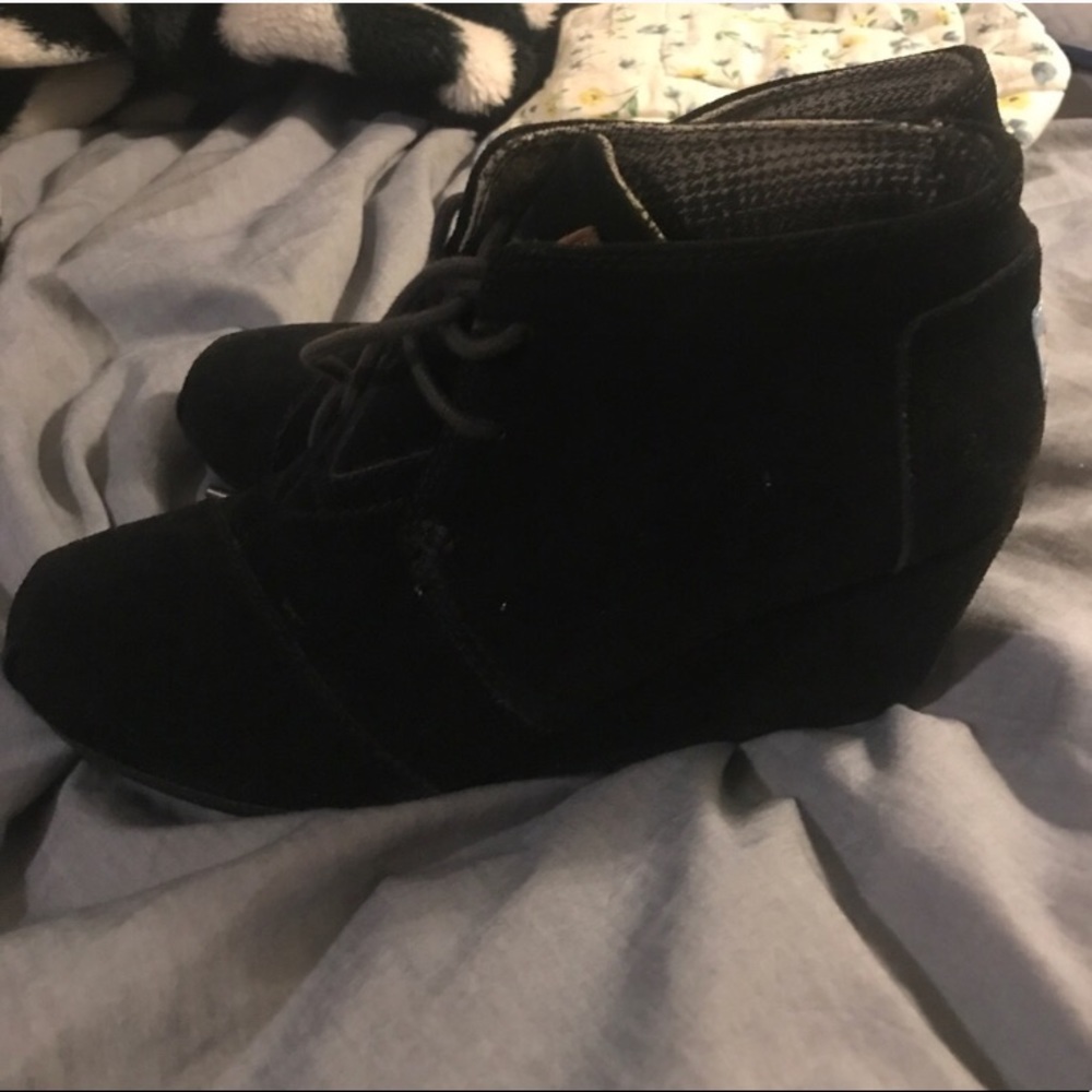 Toms wedges